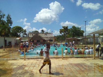 Actividad recreativa piscina de Baraguá